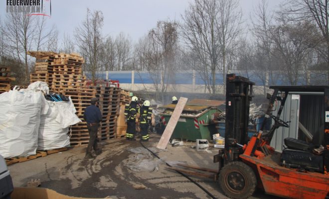 Brand auf einem Recyclinghof